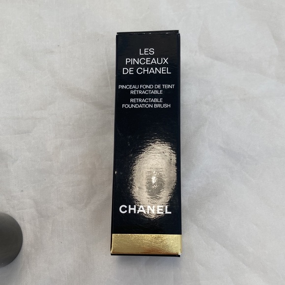 CHANEL Makeup Chanel Les Pinceaux De Chanel Retractable Foundation
